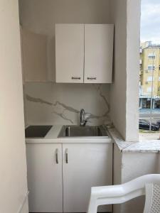Kuchyň nebo kuchyňský kout v ubytování Rai Rooms