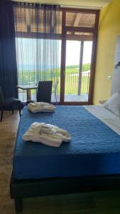 A bed or beds in a room at Casa Castella - Langhe