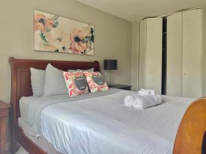 a bedroom with a white bed with towels on it at Heart Downtown 2BD NEW Paint floor CITY View LM207 in Atlanta