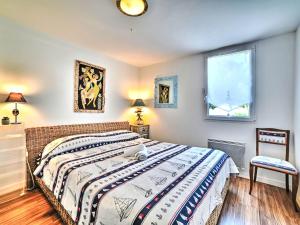 En eller flere senge i et værelse på Holiday Home Les Epinouses by Interhome