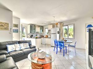 Køkken eller tekøkken på Holiday Home Les Epinouses by Interhome + 33 billeder