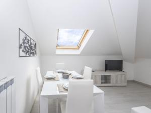Μια τηλεόραση ή/και κέντρο ψυχαγωγίας στο Apartment Le Gemme-1 by Interhome