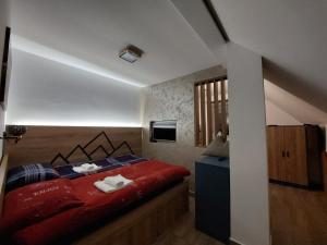 Ліжко або ліжка в номері Apartman Šapat bora