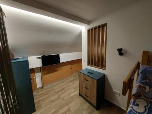 Ліжко або ліжка в номері Apartman Šapat bora