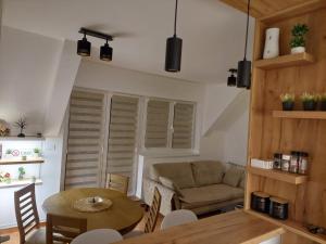 A seating area at Apartman Šapat bora