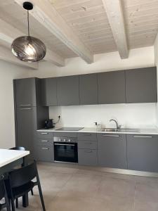 A kitchen or kitchenette at AFFITTACAMERE LA VOLPE