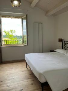 A bed or beds in a room at AFFITTACAMERE LA VOLPE