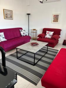 Χώρος καθιστικού στο Dimitra House Entire apartment with balcony and view
