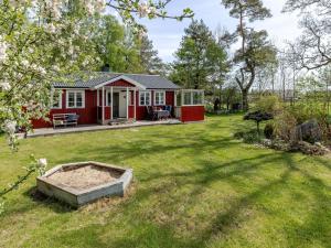 Zahrada ubytování Holiday Home Klägghult by Interhome