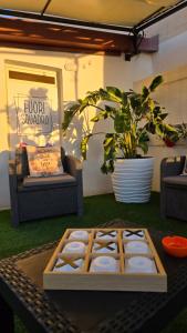Posezení v ubytování B&B Fuori Squadro - In Centro con Terrazza Relax vista Mare