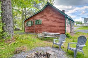 Taman di luar 4 Mi to Big Boulder The Cozy Cabin on 8 Acres!