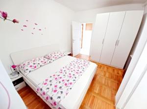 Postel nebo postele na pokoji v ubytování Apartment Eva