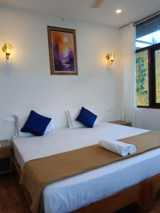 Lake view Resort cherai客房内的一张或多张床位