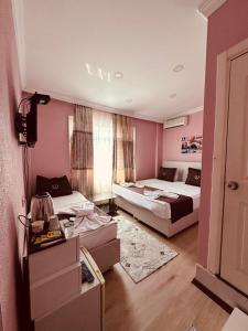 Postel nebo postele na pokoji v ubytování Laleli Palace Hotel