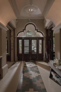 Uma área de estar em La Mision Hotel Boutique
