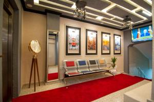 TV a/nebo společenská místnost v ubytování Laleli Palace Hotel