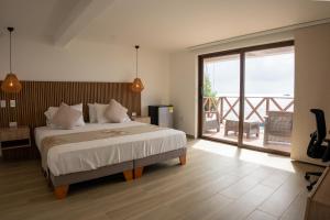 Postel nebo postele na pokoji v ubytování Mangrove Bay Hotel San Andrés Islas