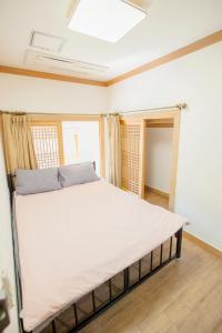 Postel nebo postele na pokoji v ubytování Cocoa Guesthouse