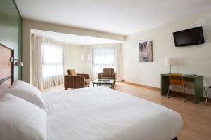 Telewizja i/lub zestaw kina domowego w obiekcie Hotel Naval Sestao