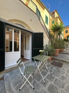 a patio with a table and chairs in front of a building at La Palamita House in Marina di Campo