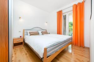 Posteľ alebo postele v izbe v ubytovaní Cozy House with Pool near Rovinj + 29 fotografií