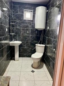 Koupelna v ubytování Bata GuesThouse