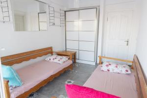 Ένα ή περισσότερα κρεβάτια σε δωμάτιο στο Stunning Sea View Duplex Apartment in Gundogan