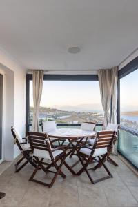 Χώρος καθιστικού στο Stunning Sea View Duplex Apartment in Gundogan