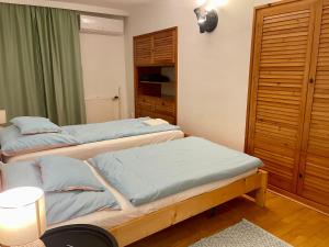 Posteľ alebo postele v izbe v ubytovaní Veranda Apartman