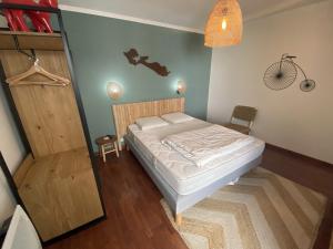 a small bedroom with a bed and a mirror at La maison de la Sauzaie in La Flotte