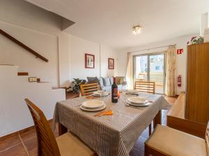 a dining room with a table with a bottle of wine at Oasis Vistamarina in El Médano