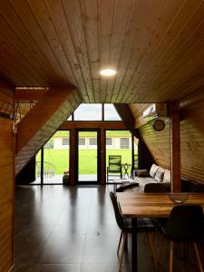 Χώρος καθιστικού στο VVV House
