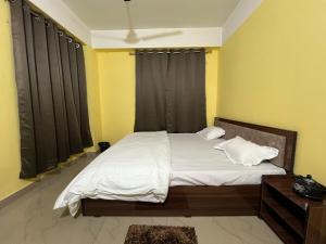 Postel nebo postele na pokoji v ubytování Homestay Inn + 1 fotografie