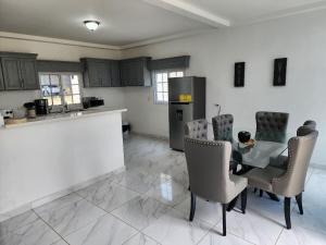مطبخ أو مطبخ صغير في Moderna VIP Vereda Real