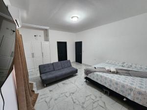 سرير أو أسرّة في غرفة في Moderna VIP Vereda Real