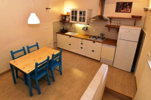 Kuchyň nebo kuchyňský kout v ubytování MONTE Beach Apartments