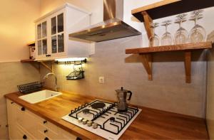 Kuchyň nebo kuchyňský kout v ubytování MONTE Beach Apartments