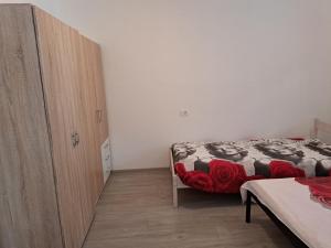 Postelja oz. postelje v sobi nastanitve apartmaji strunjan