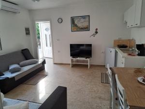 Kuhinja oz. manjša kuhinja v nastanitvi apartmaji strunjan