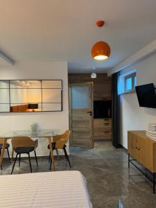 a room with a table and chairs and a bedroom at Agro Komfort in Bakałarzewo