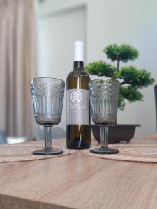 ネア・ローダにあるPetradi Luxury Apartmentsのギャラリーの写真