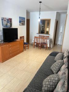 TV a/nebo společenská místnost v ubytování Marina Dor Oropesa Apt 1 Linea
