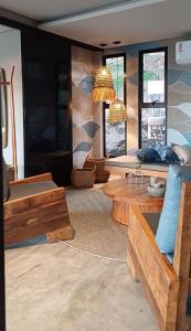 Χώρος καθιστικού στο Bangalo da Agua +25 φωτογραφίες