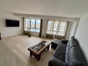 a living room with a couch and a table at Apartamentos do porto Malpica in Malpica