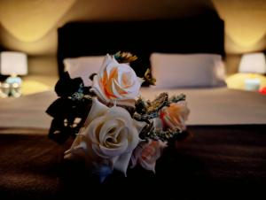 Giường trong phòng chung tại Executive Suite with Balcony and Veranda