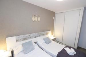 A bed or beds in a room at DIFFERENTFLATS Samoa