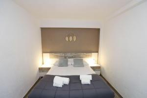 A bed or beds in a room at DIFFERENTFLATS Samoa
