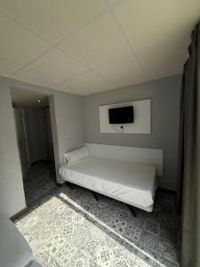 Postel nebo postele na pokoji v ubytování Hostal B and B Benidorm