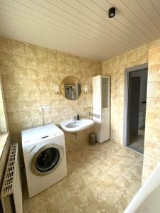 Ένα μπάνιο στο Ferienhaus mit Panoramablick +22 φωτογραφίες