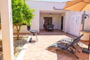 A patio or other outdoor area at Casa Embat, a pocos metros de la playa